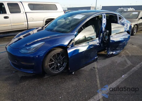2021 Tesla Model 3 Long Range Dual Motor All-Wheel Drive z USA, uszkodzony, nr VIN 5YJ3E1EB0MF939879